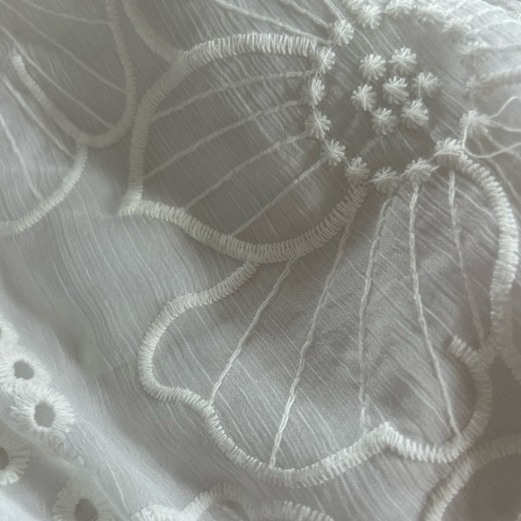 ➕Guess White Floral Off-Shoulder Top medium - Picture 6 of 8